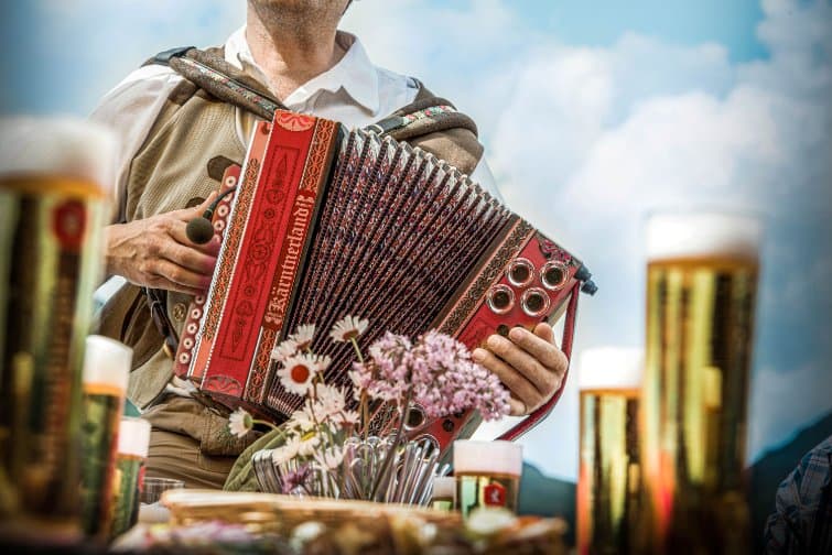 Live Musik mit "Die Sechstakter"